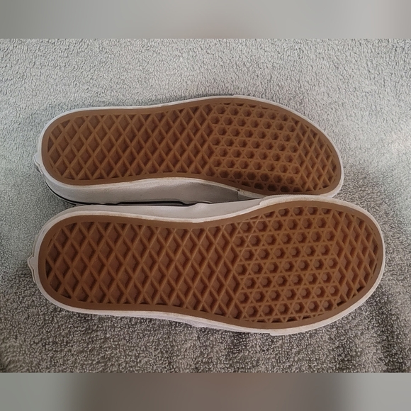 Classic Slip-On Checkerboard Shoe Women's size 6 - Picture 2 of 5